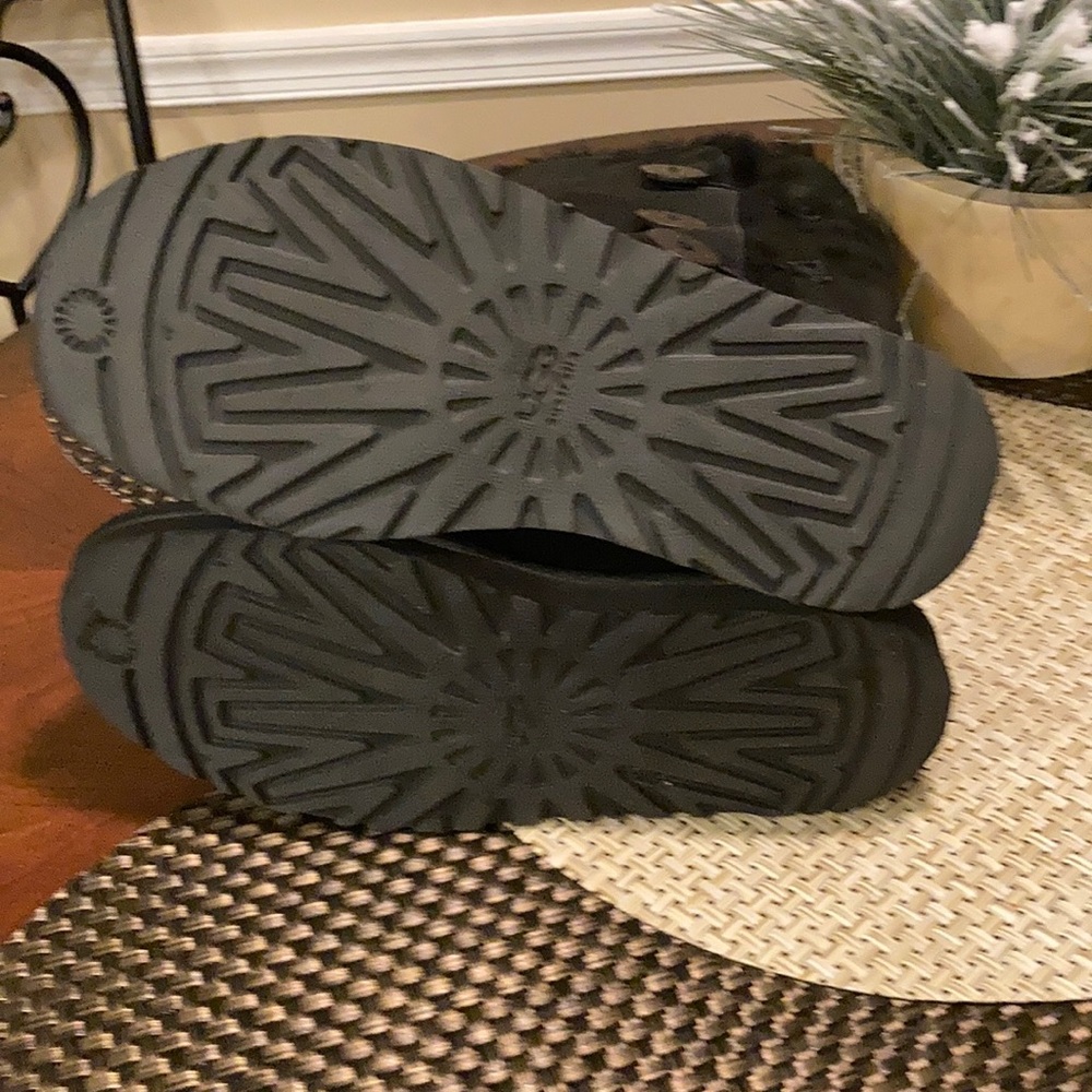 Authentic Ugg Bailey Button Black Boots Size 9 - image 3